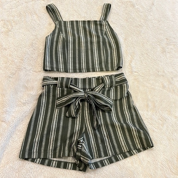 Two piece crop top with shorts no boundaries size XS - Picture 1 of 11